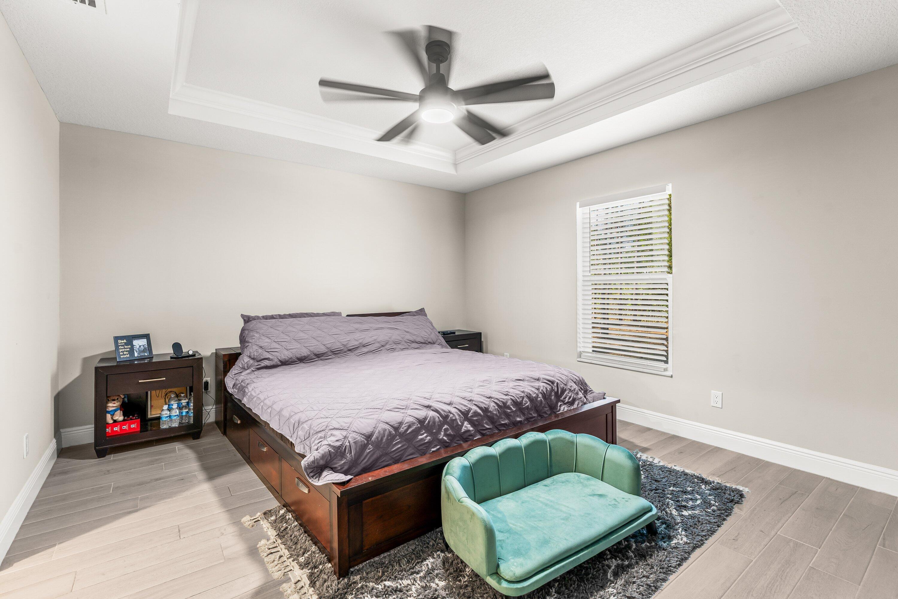 24-42-40~ S 243.6 FT OF N   5022 FT OF W 203.3 FT - Residential