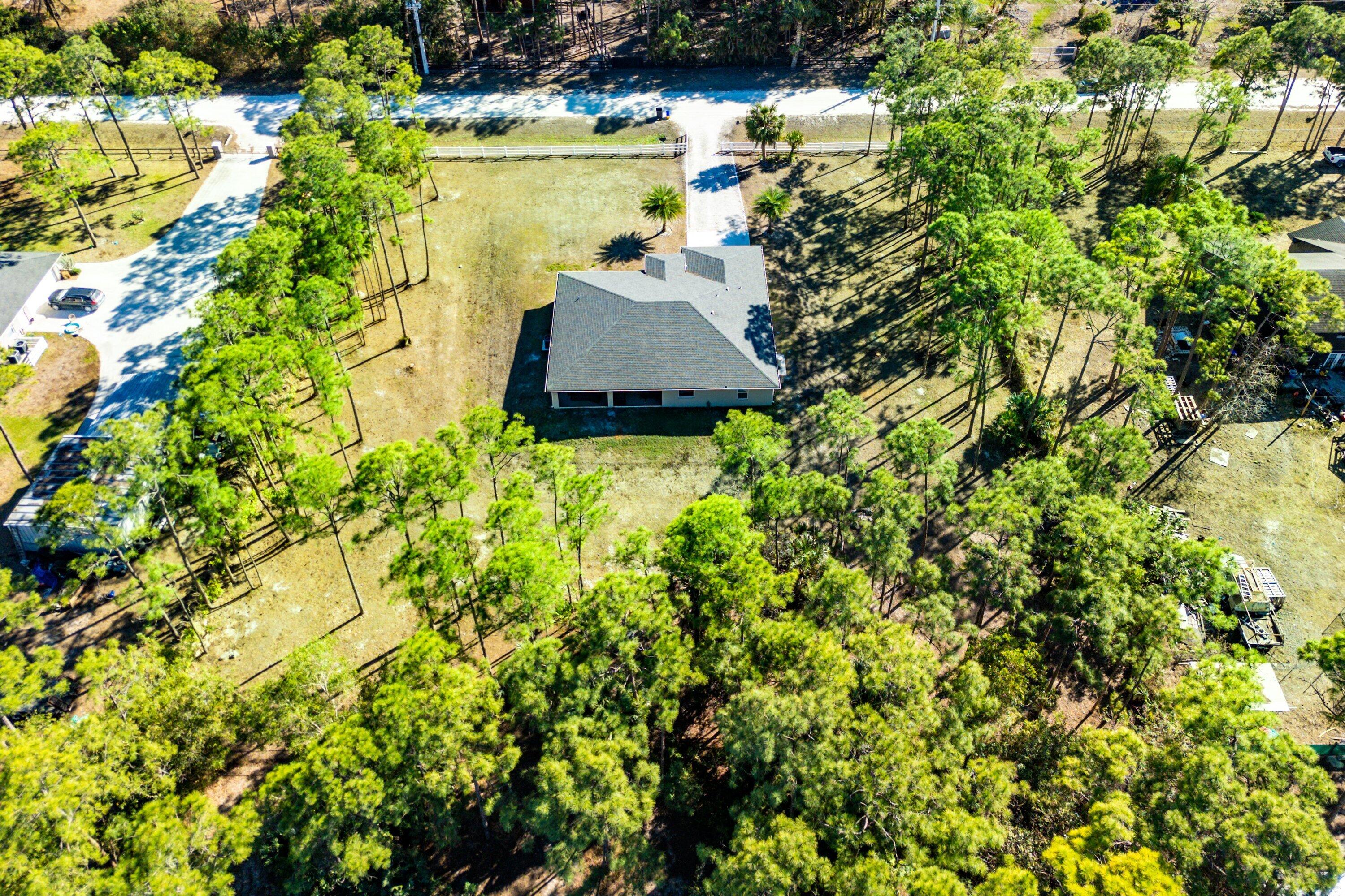 24-42-40~ S 243.6 FT OF N   5022 FT OF W 203.3 FT - Residential