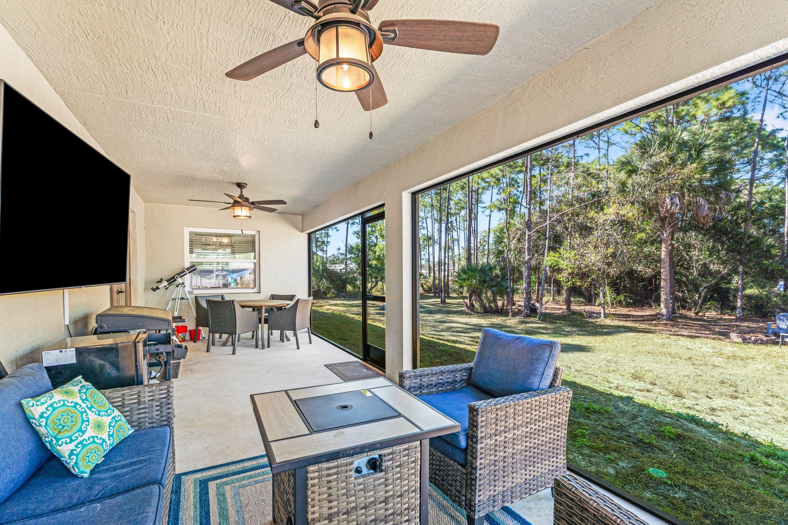 24-42-40~ S 243.6 FT OF N   5022 FT OF W 203.3 FT - Residential