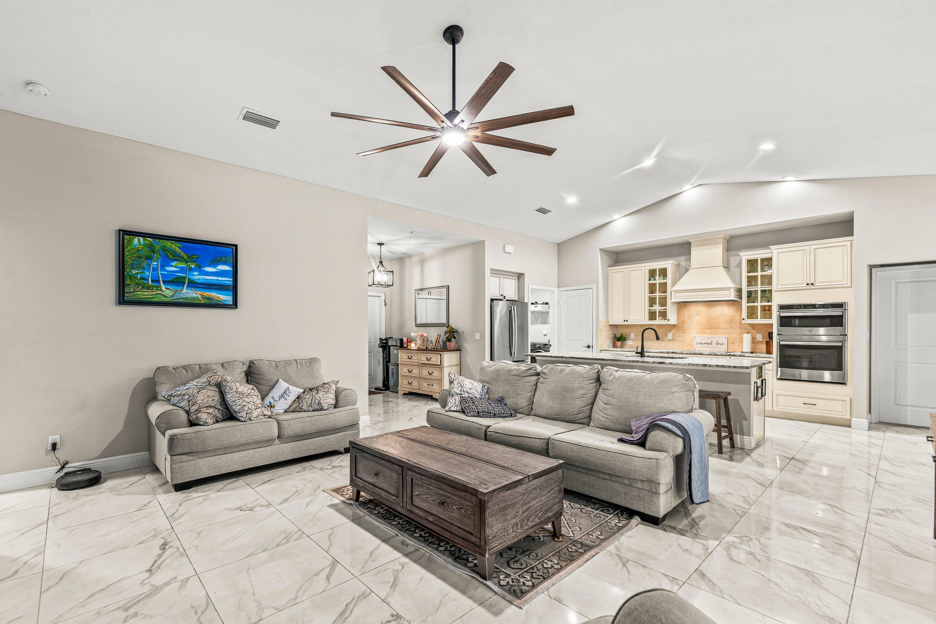 24-42-40~ S 243.6 FT OF N   5022 FT OF W 203.3 FT - Residential