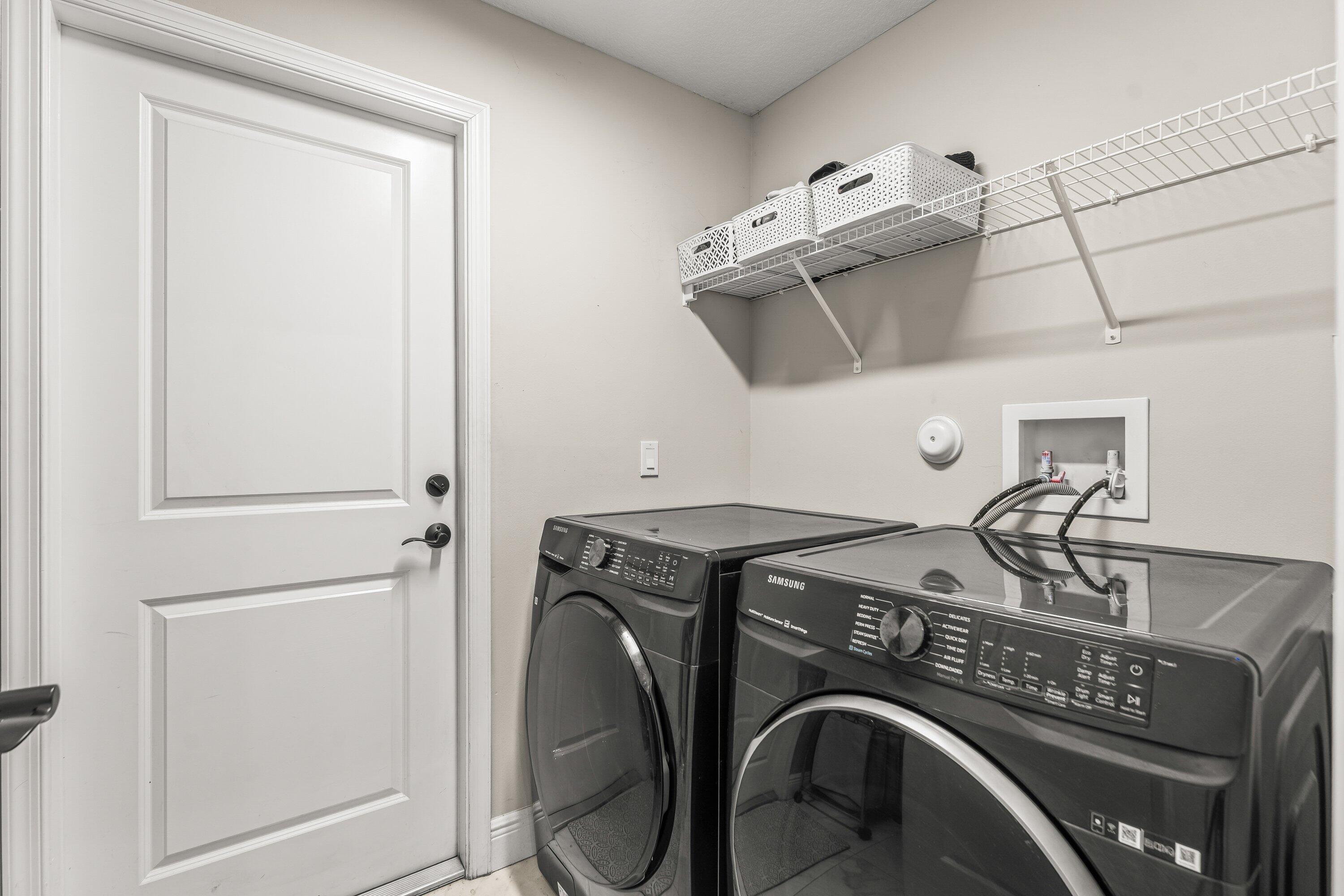 24-42-40~ S 243.6 FT OF N   5022 FT OF W 203.3 FT - Residential