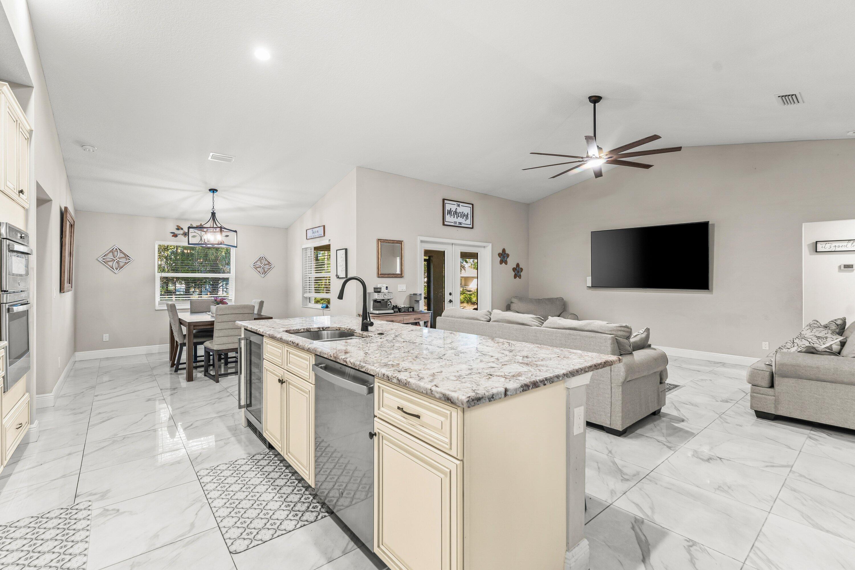 24-42-40~ S 243.6 FT OF N   5022 FT OF W 203.3 FT - Residential