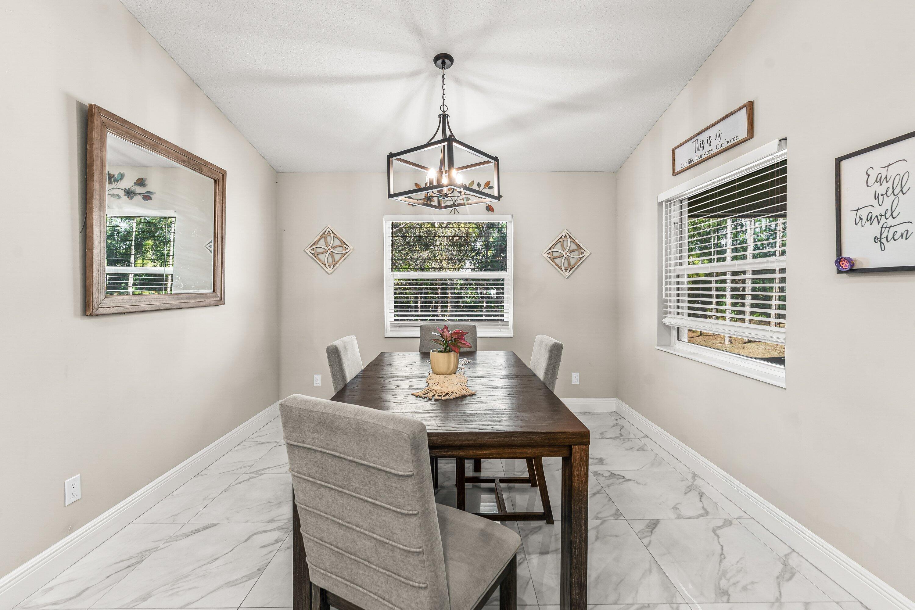 24-42-40~ S 243.6 FT OF N   5022 FT OF W 203.3 FT - Residential