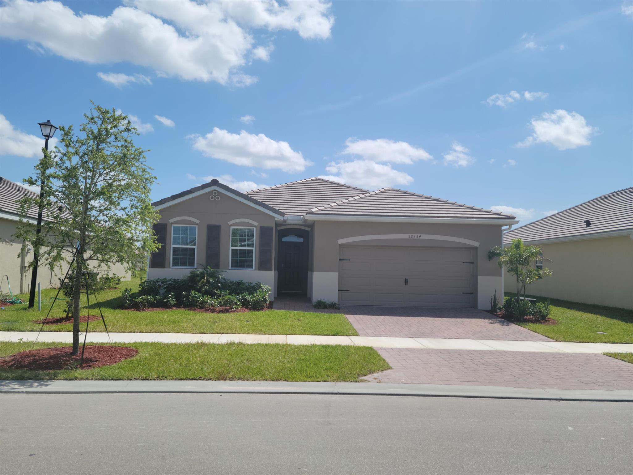 Beautiful new 4 bedroom house in The Preserve of Tradition. Enjoy this beautiful area of Port Saint Lucie with shopping, hospital, schools, minutes from I-95, and Mets Stadium