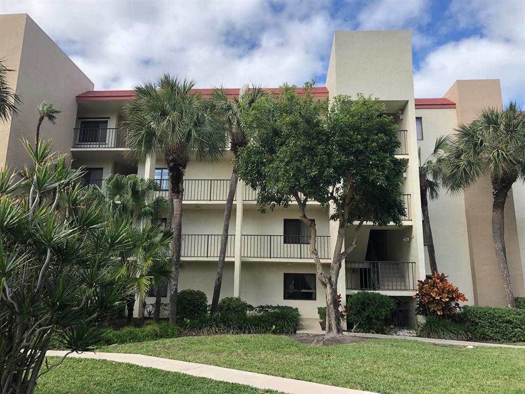 **YEARLY RENTAL** AVAILABLE February 15th, 2020.Fully furnished, 3rd floor unit with beautiful view from your private balcony. Great location with 3 min walking distance to the beautiful Jupiter beach, walking distance to shops, restaurants, Jupiter Yacht Club, new Harbor Walk, movies and Intracoastal Walkway.**LOCATION**LOCATION**LOCATION**