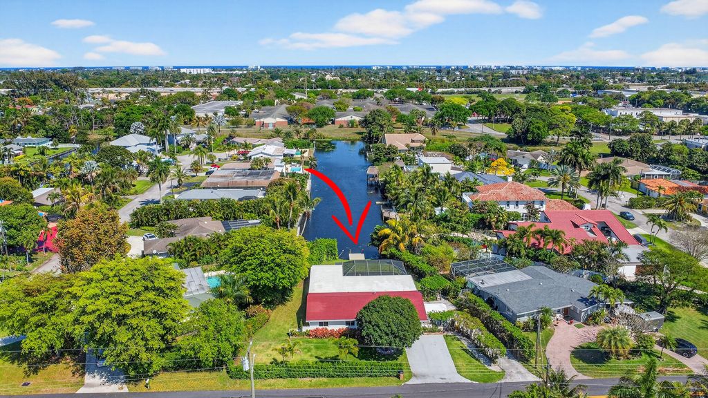 Photo of 8416 Pine Tree Lane, West Palm Beach, FL 33406 (MLS # B26007600)