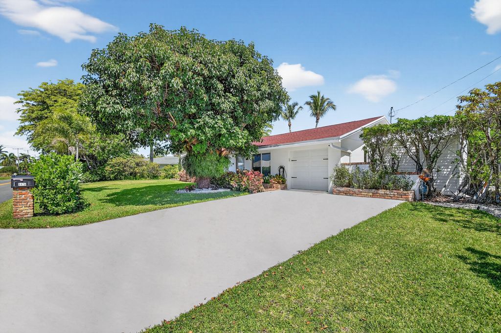 Photo of 8416 Pine Tree Lane, West Palm Beach, FL 33406 (MLS # B26007600)