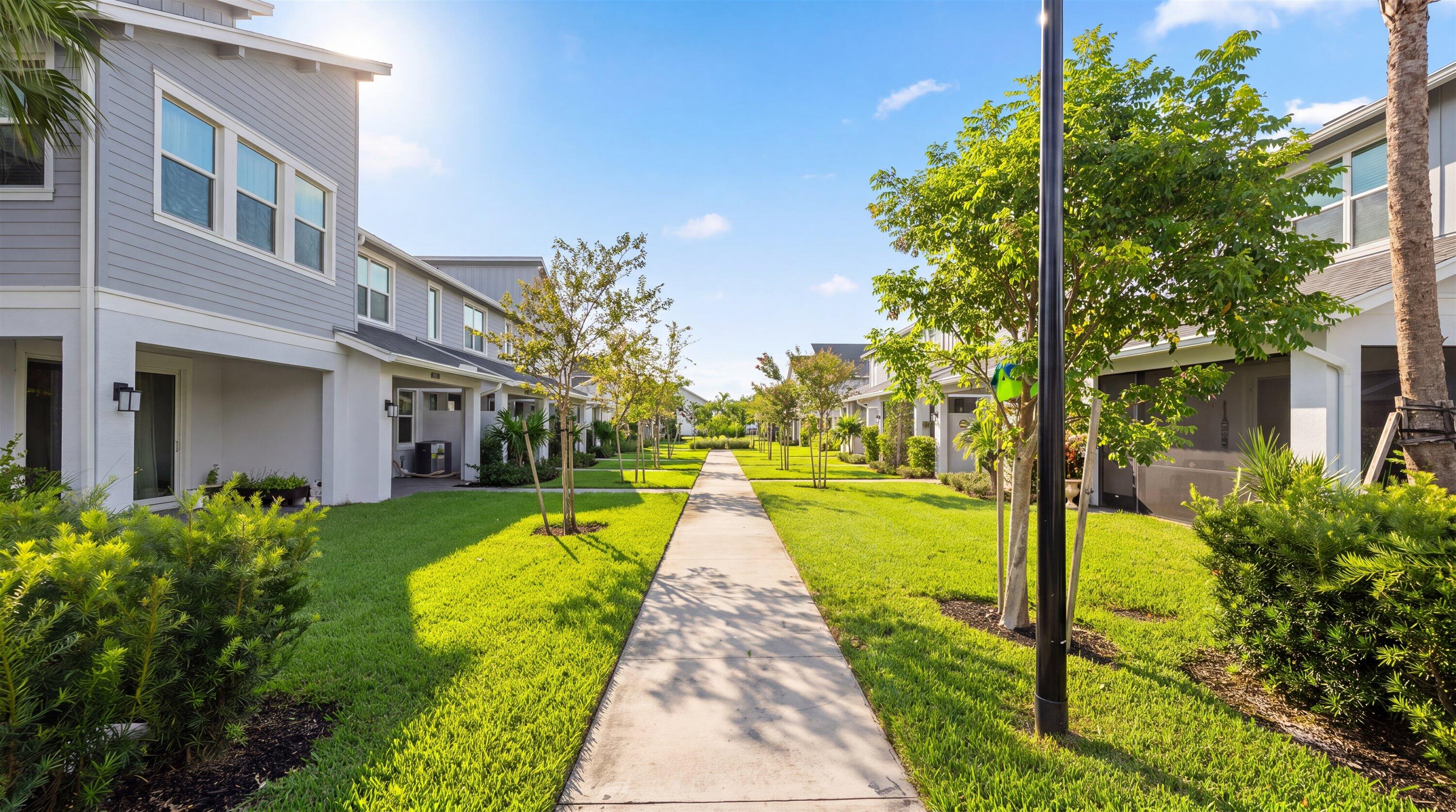 5001 N Longwood Lake Square