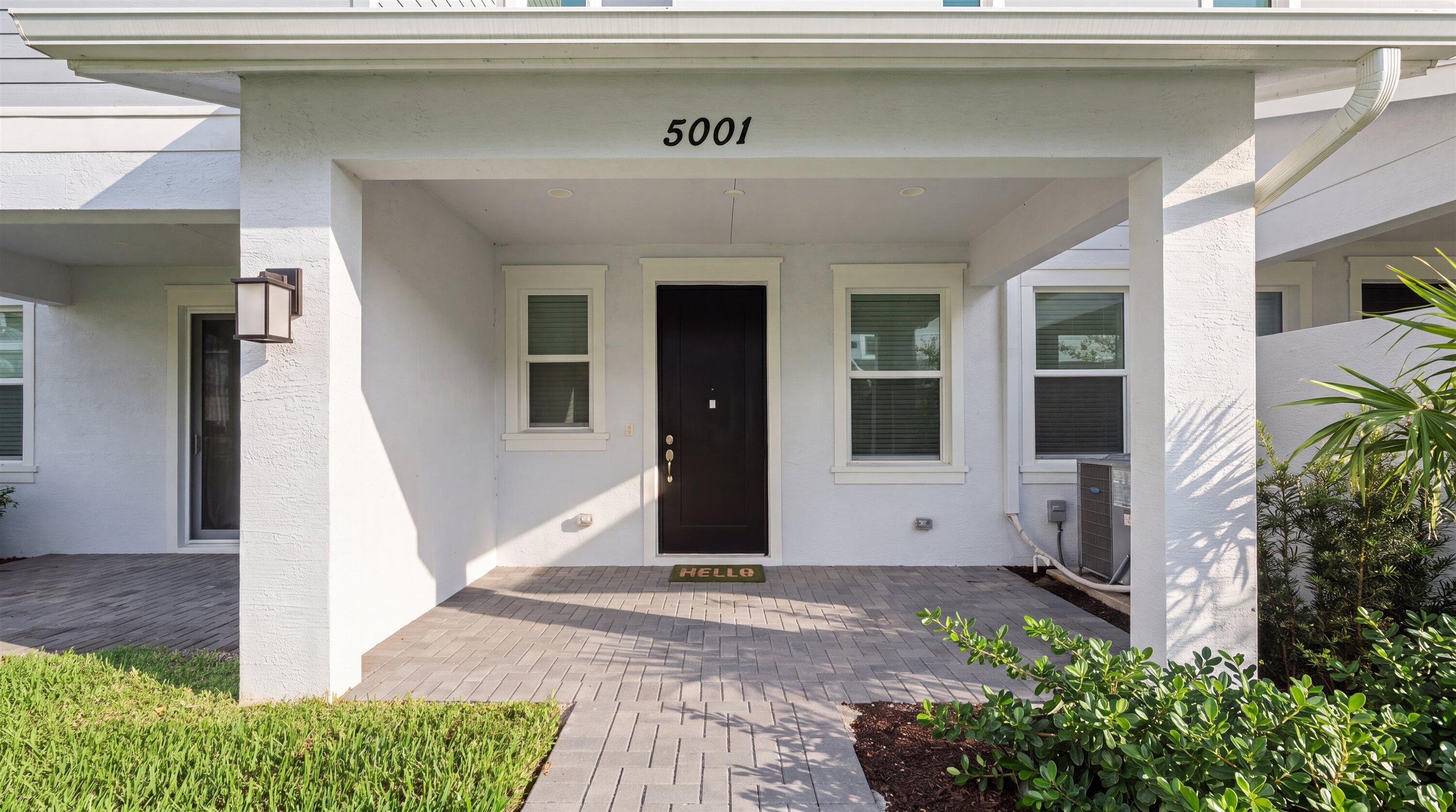 5001 N Longwood Lake Square