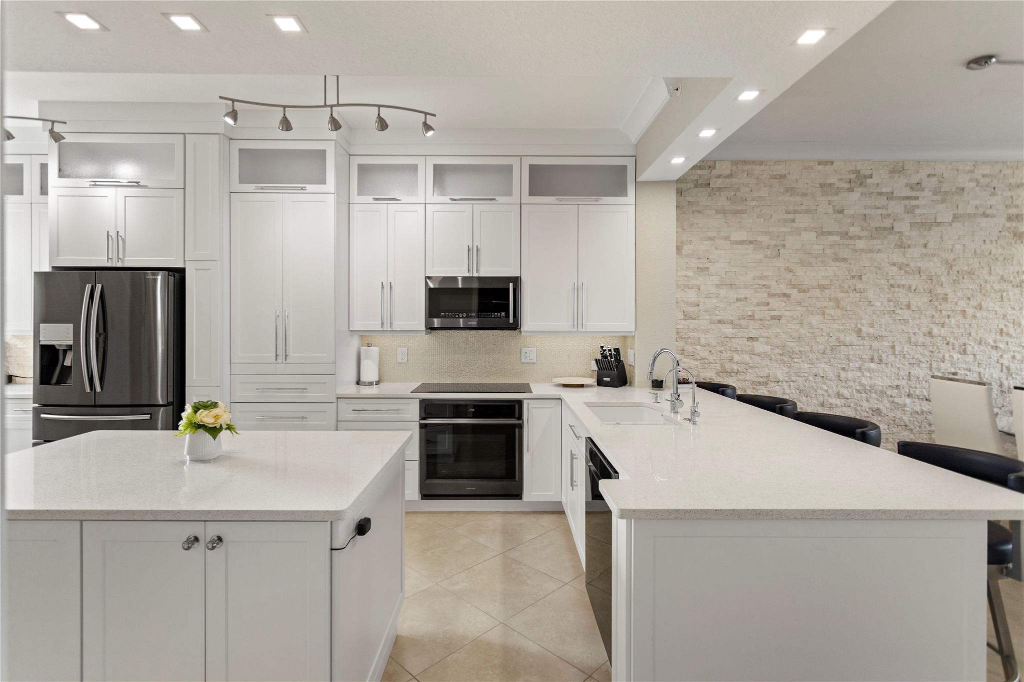 ROYAL POINT AT PALM AIRE - Residential