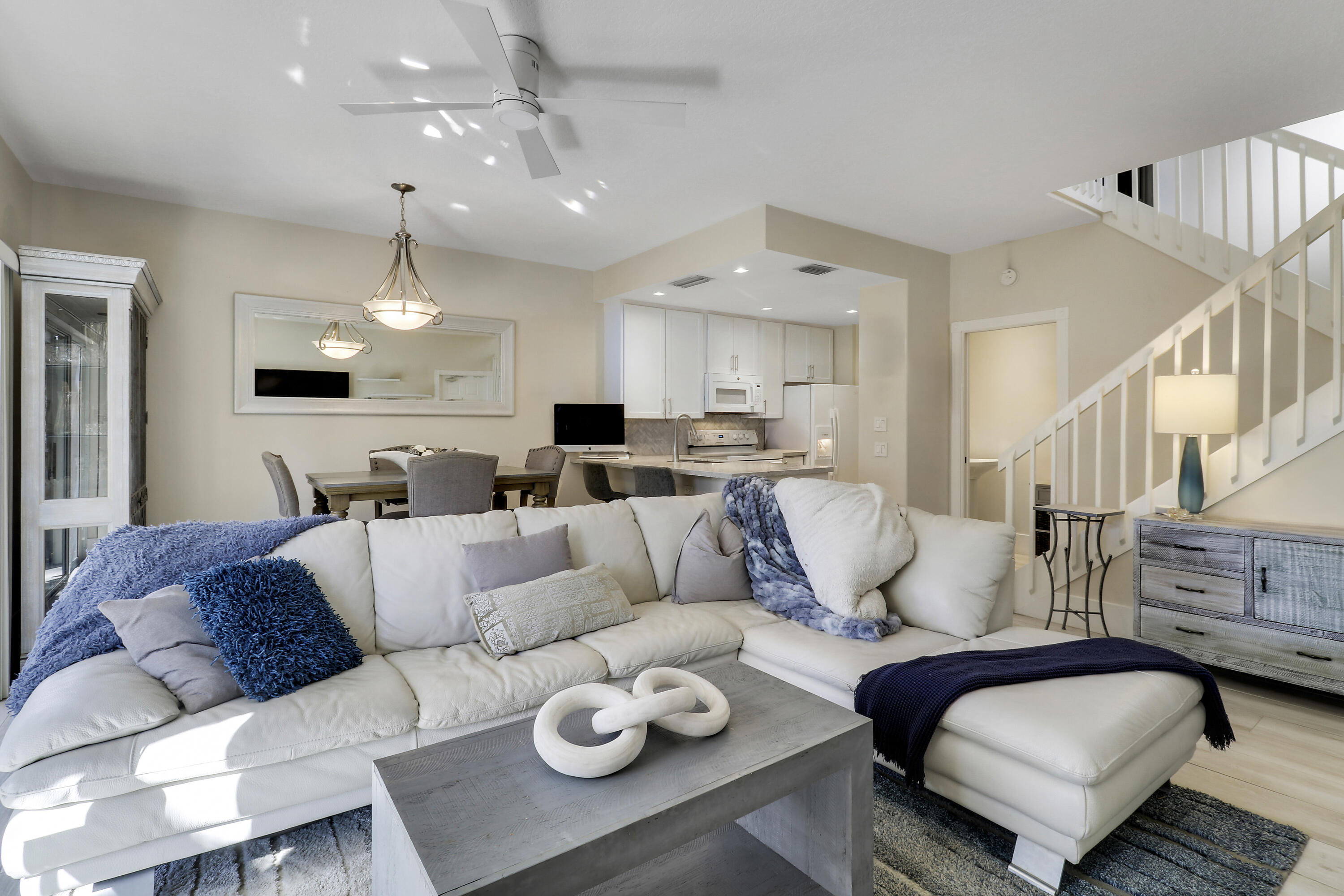 TEQUESTA OAKS - Residential Lease