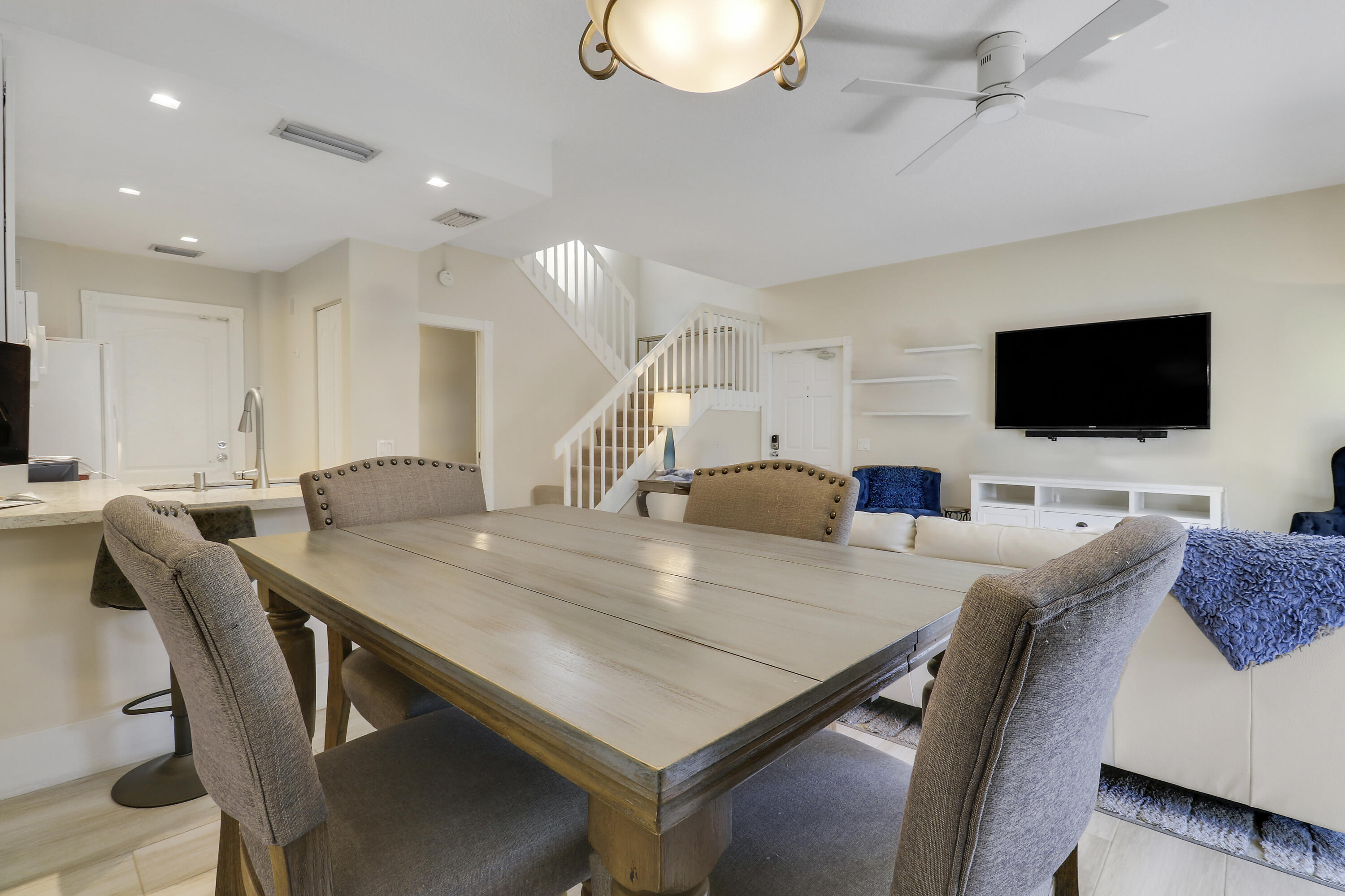 TEQUESTA OAKS - Residential Lease