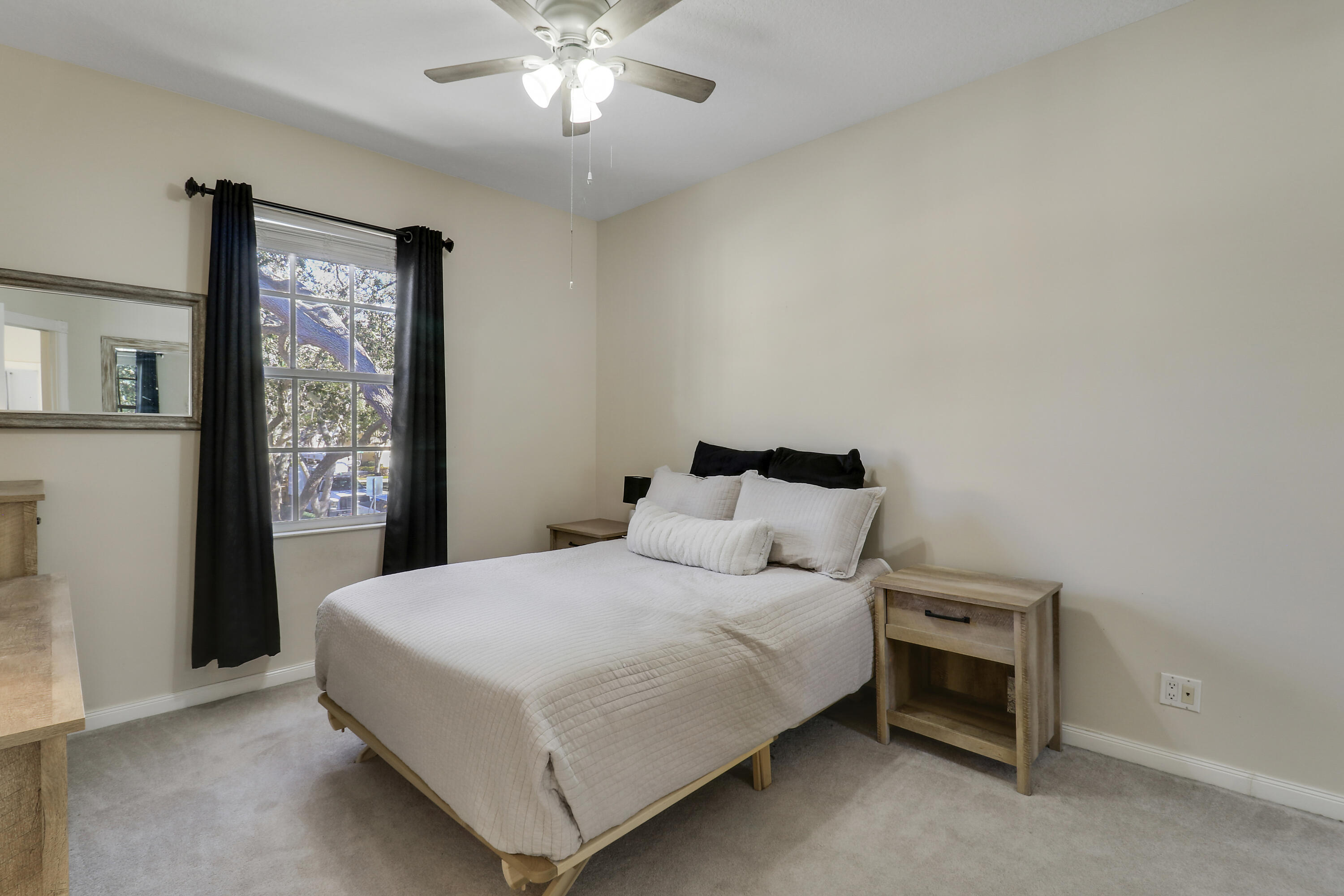 TEQUESTA OAKS - Residential Lease