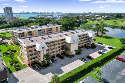 Photo of 308 GOLFVIEW Road #406, North Palm Beach, FL 33408 (MLS # B26070373)