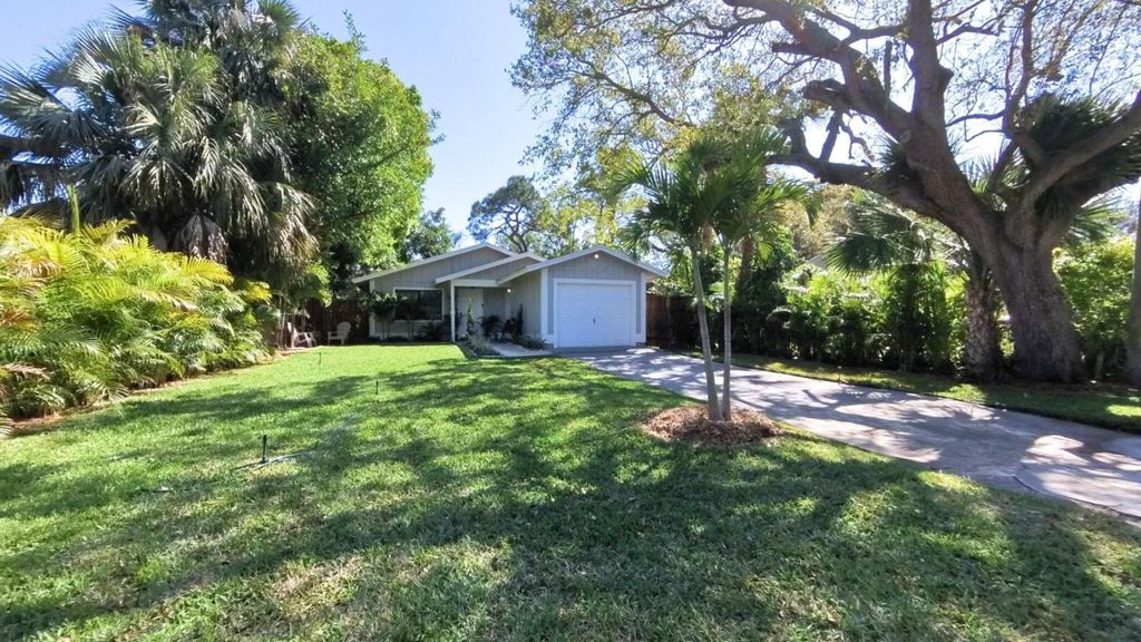 Photo of 505 Pinegrove Avenue, Jupiter, FL 33458 (MLS # R10964582)