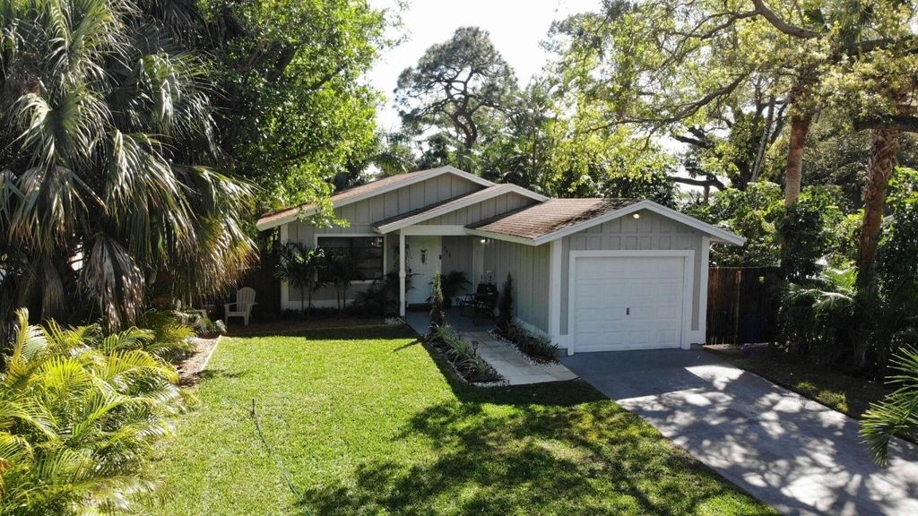 Photo of 505 Pinegrove Avenue, Jupiter, FL 33458 (MLS # R10964582)
