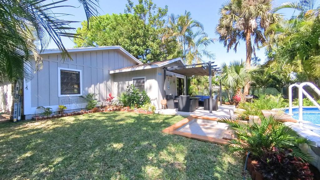 Photo of 505 Pinegrove Avenue, Jupiter, FL 33458 (MLS # R10964582)