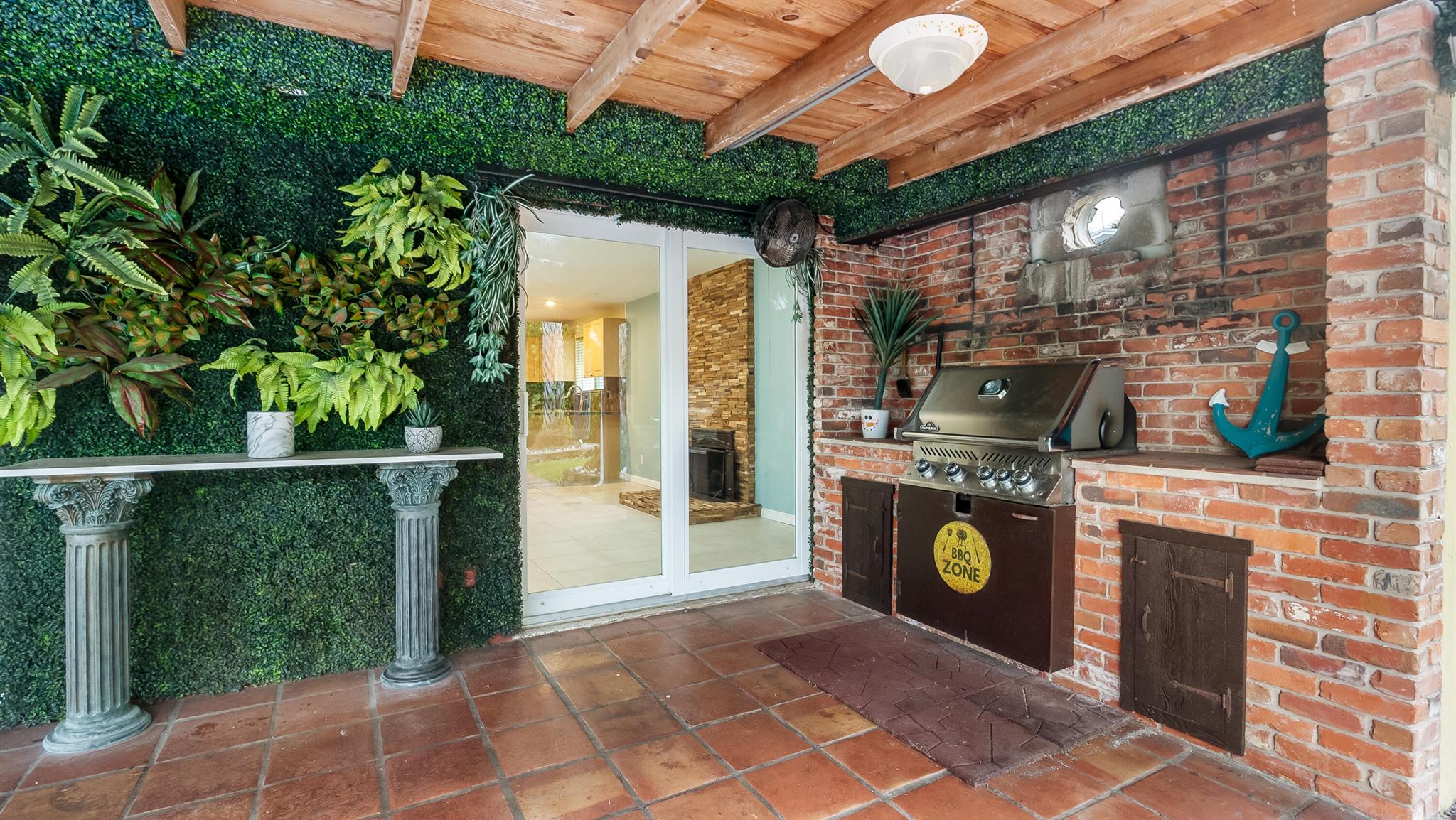 WOODCREST MNR - Residential