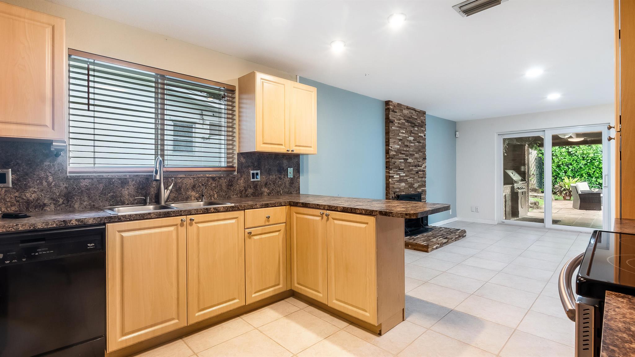 WOODCREST MNR - Residential