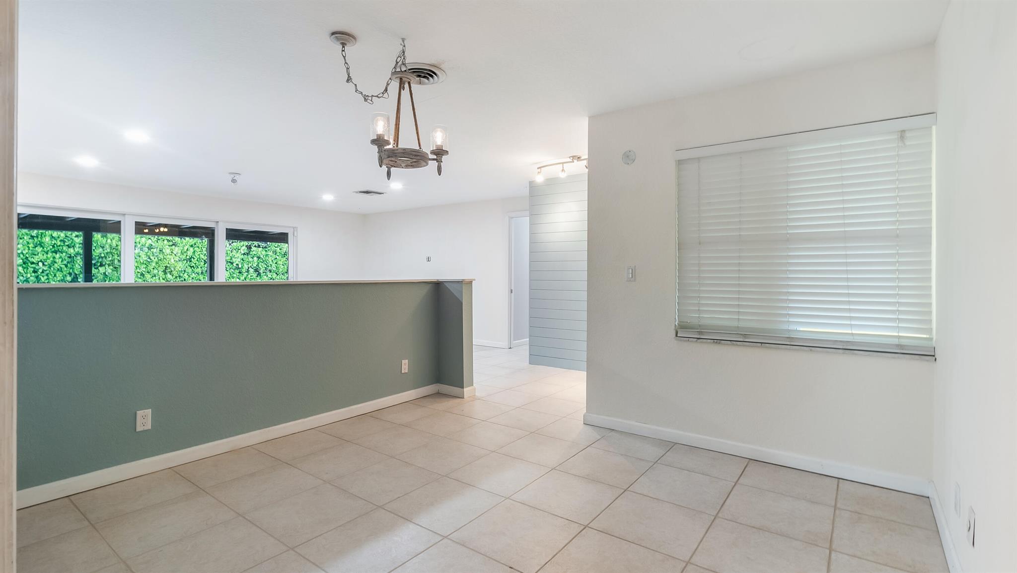 WOODCREST MNR - Residential