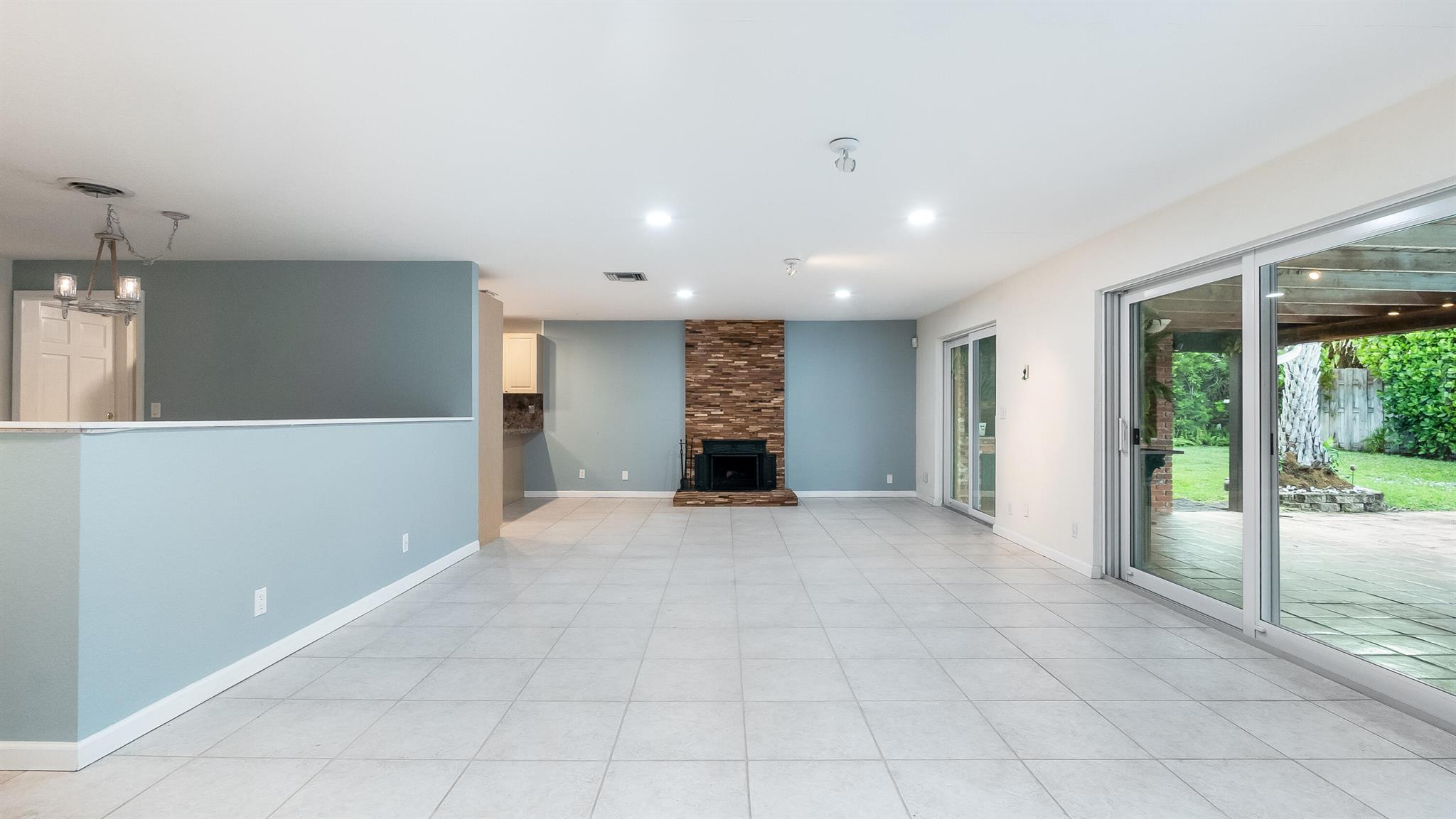 WOODCREST MNR - Residential