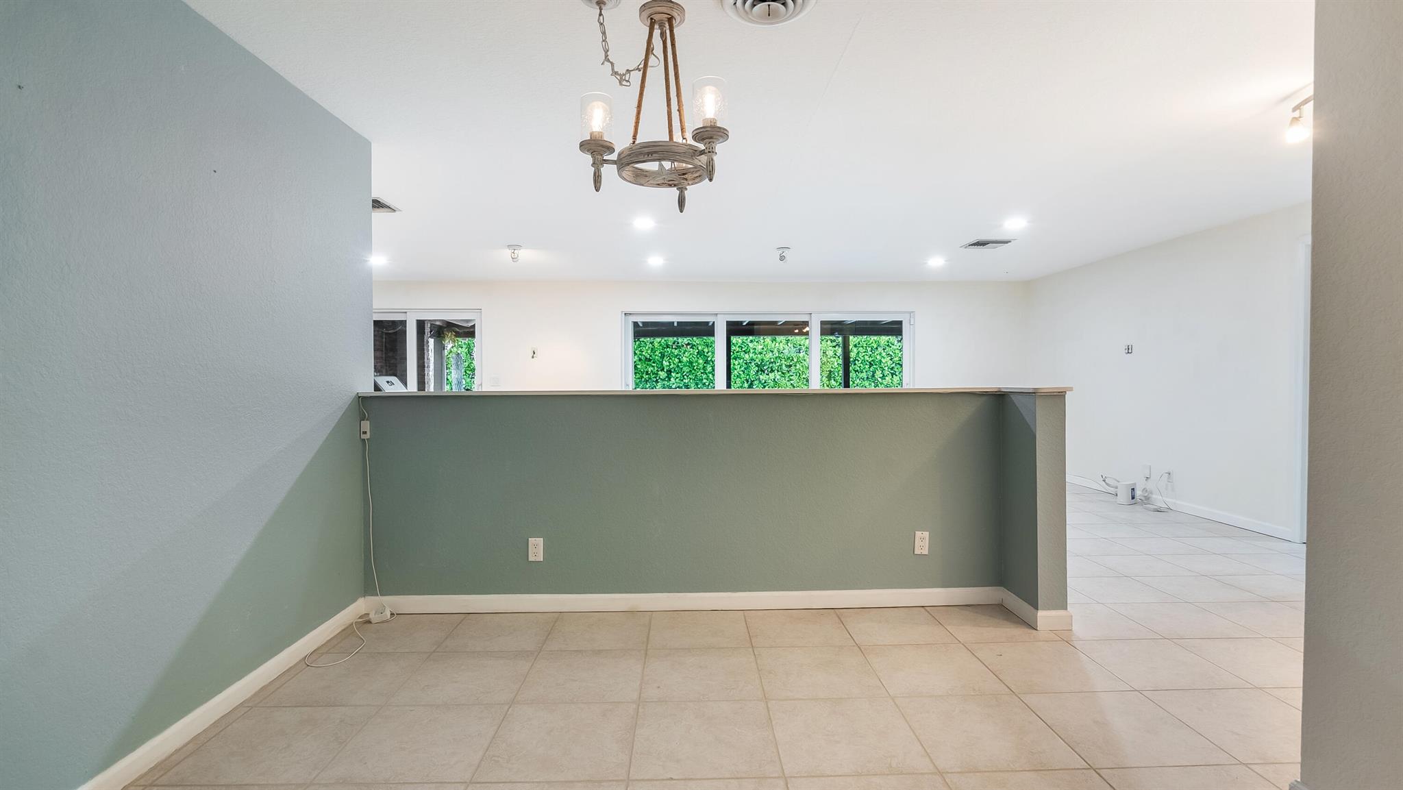 WOODCREST MNR - Residential