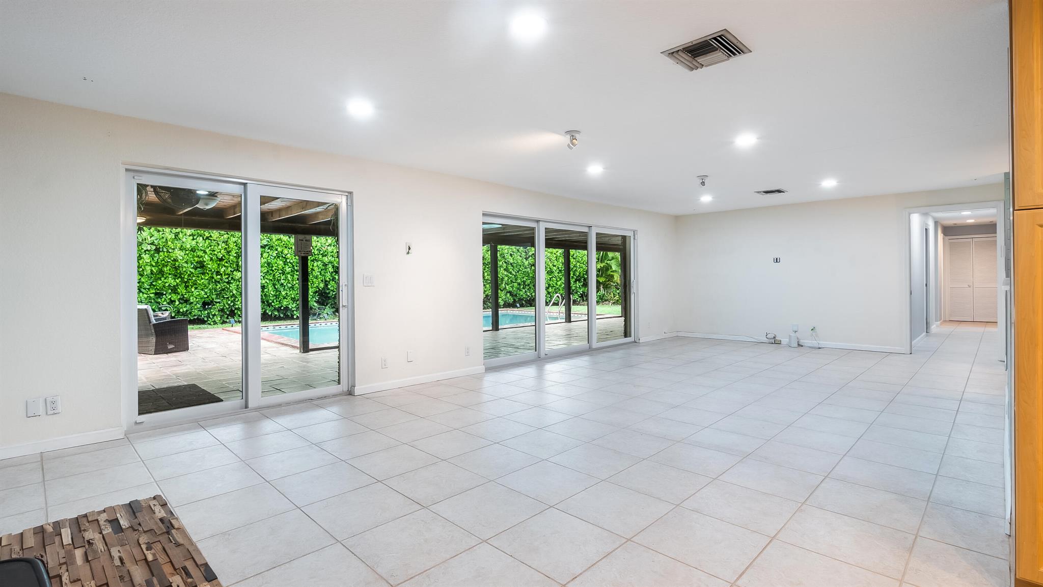 WOODCREST MNR - Residential