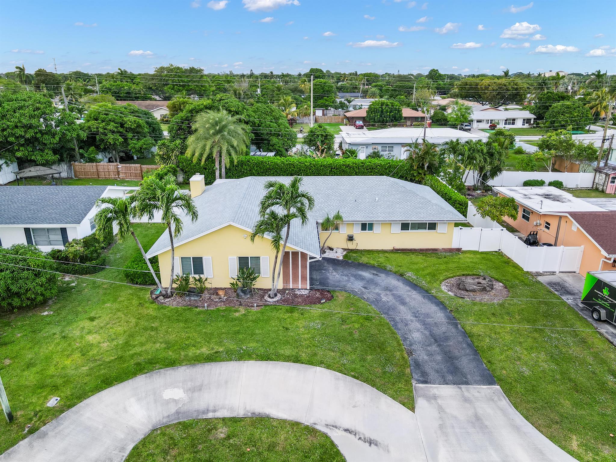 View photos, virtual tours, details... 319 SW 11th Avenue