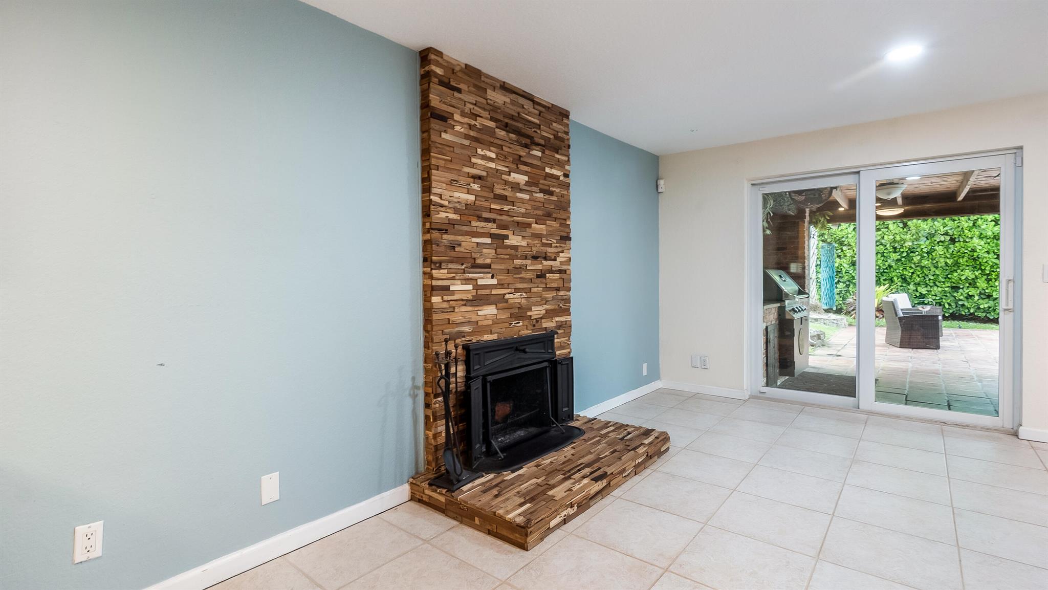 WOODCREST MNR - Residential