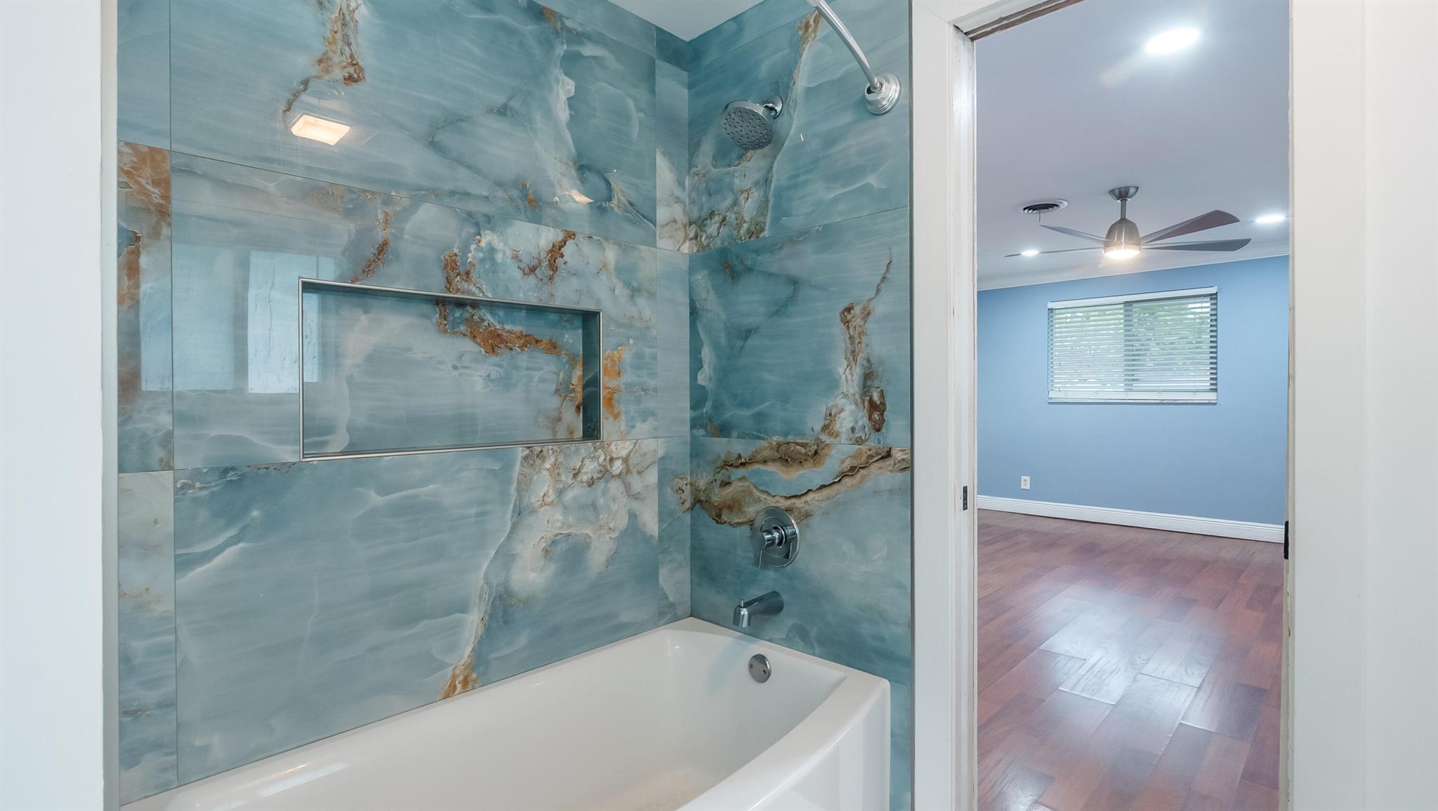 WOODCREST MNR - Residential