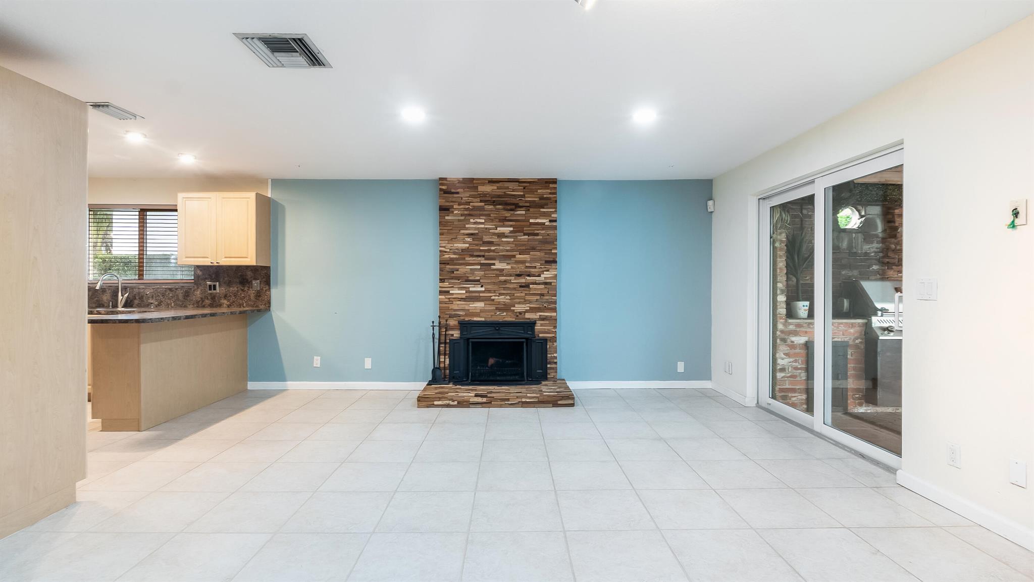 WOODCREST MNR - Residential