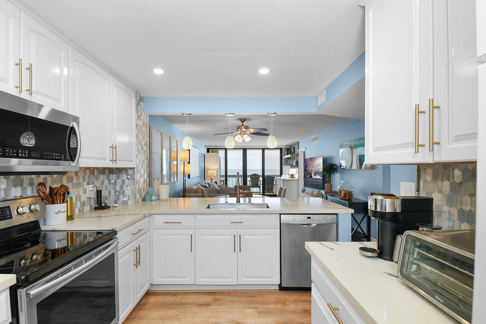 9940 S Ocean Drive 607