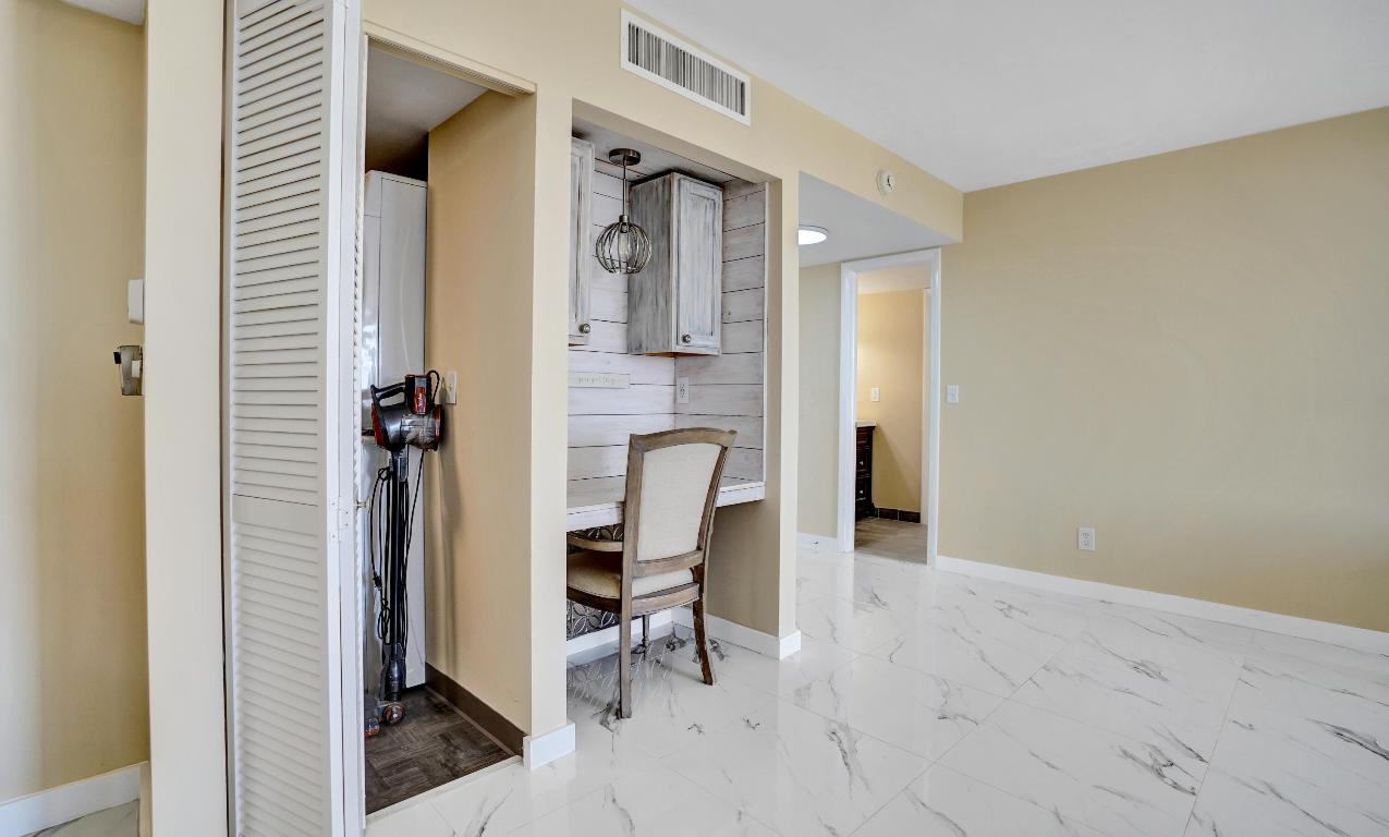 MAYFAIR HOUSE CONDO - Residential