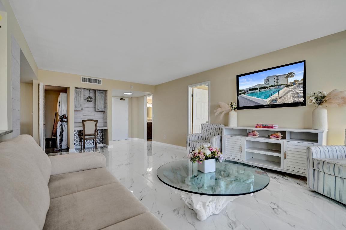 MAYFAIR HOUSE CONDO - Residential