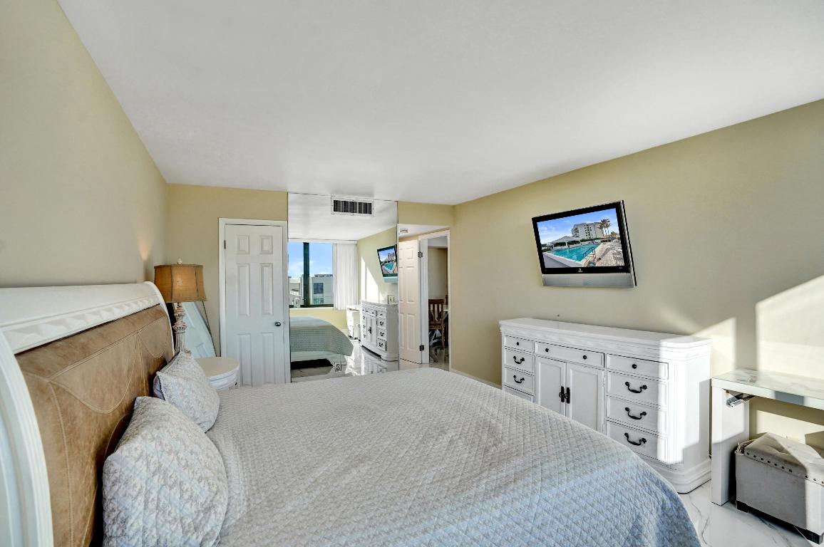 MAYFAIR HOUSE CONDO - Residential