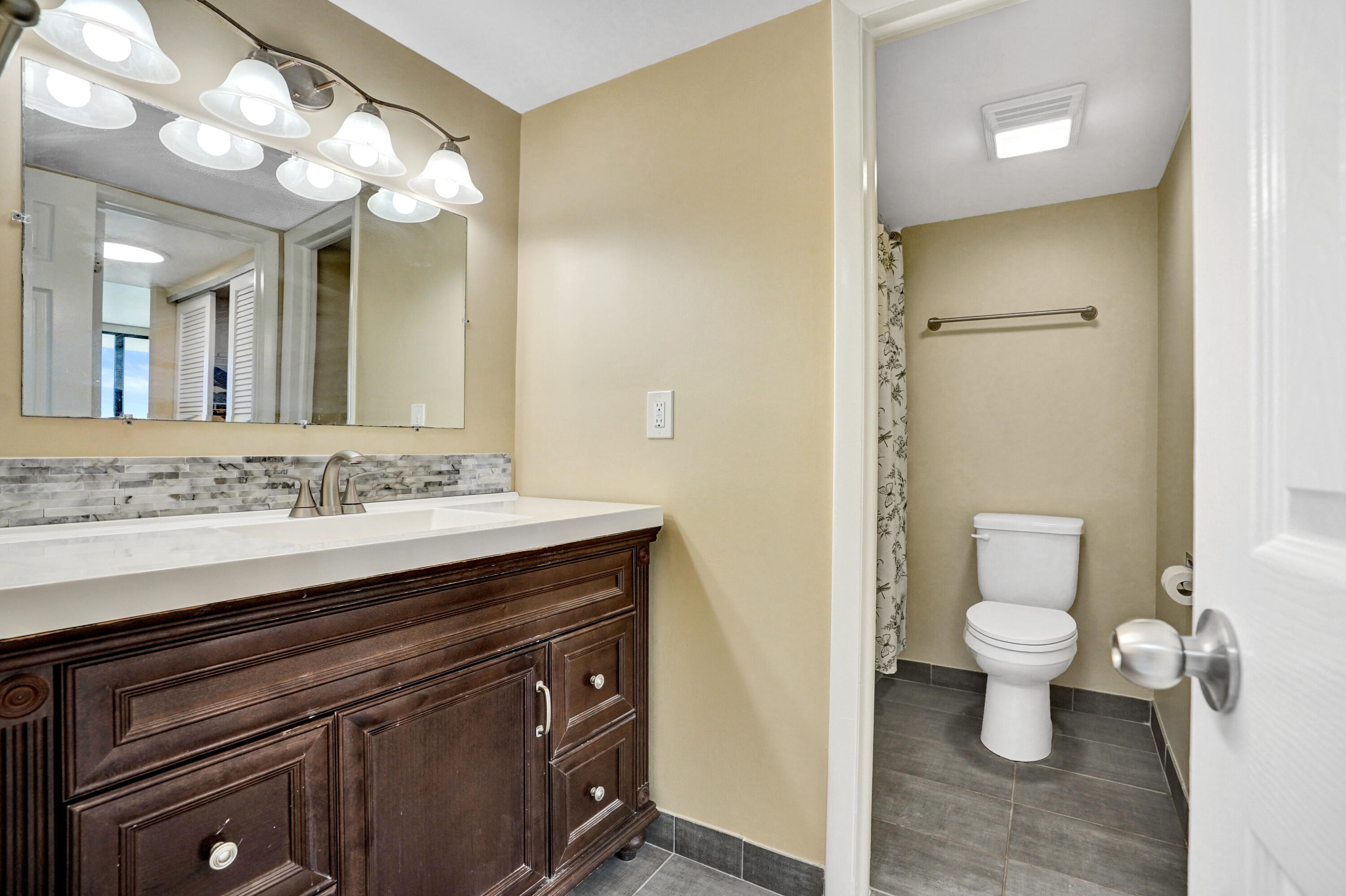 MAYFAIR HOUSE CONDO - Residential