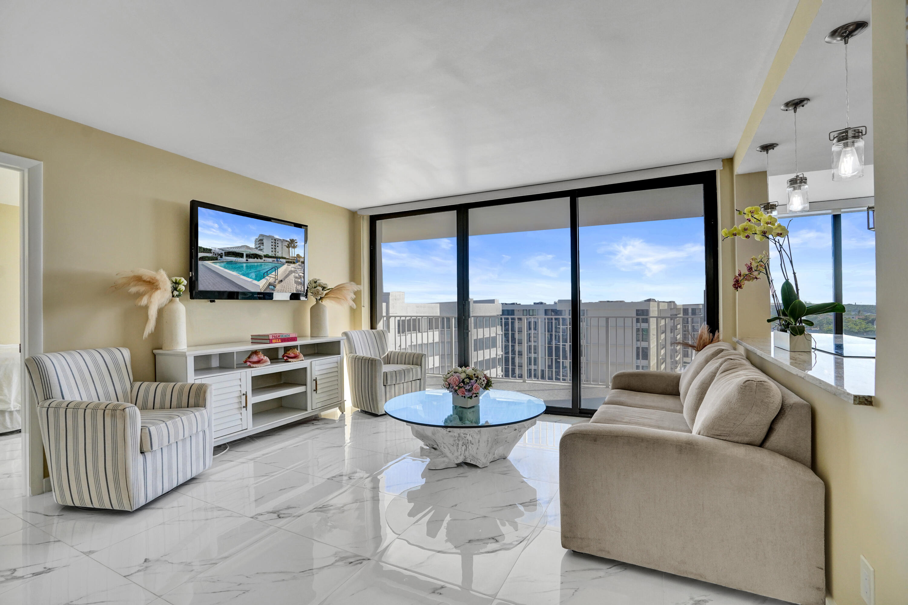 MAYFAIR HOUSE CONDO - Residential