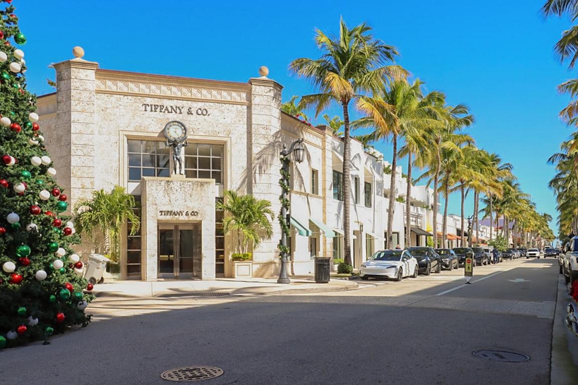 MAYFAIR HOUSE CONDO - Residential