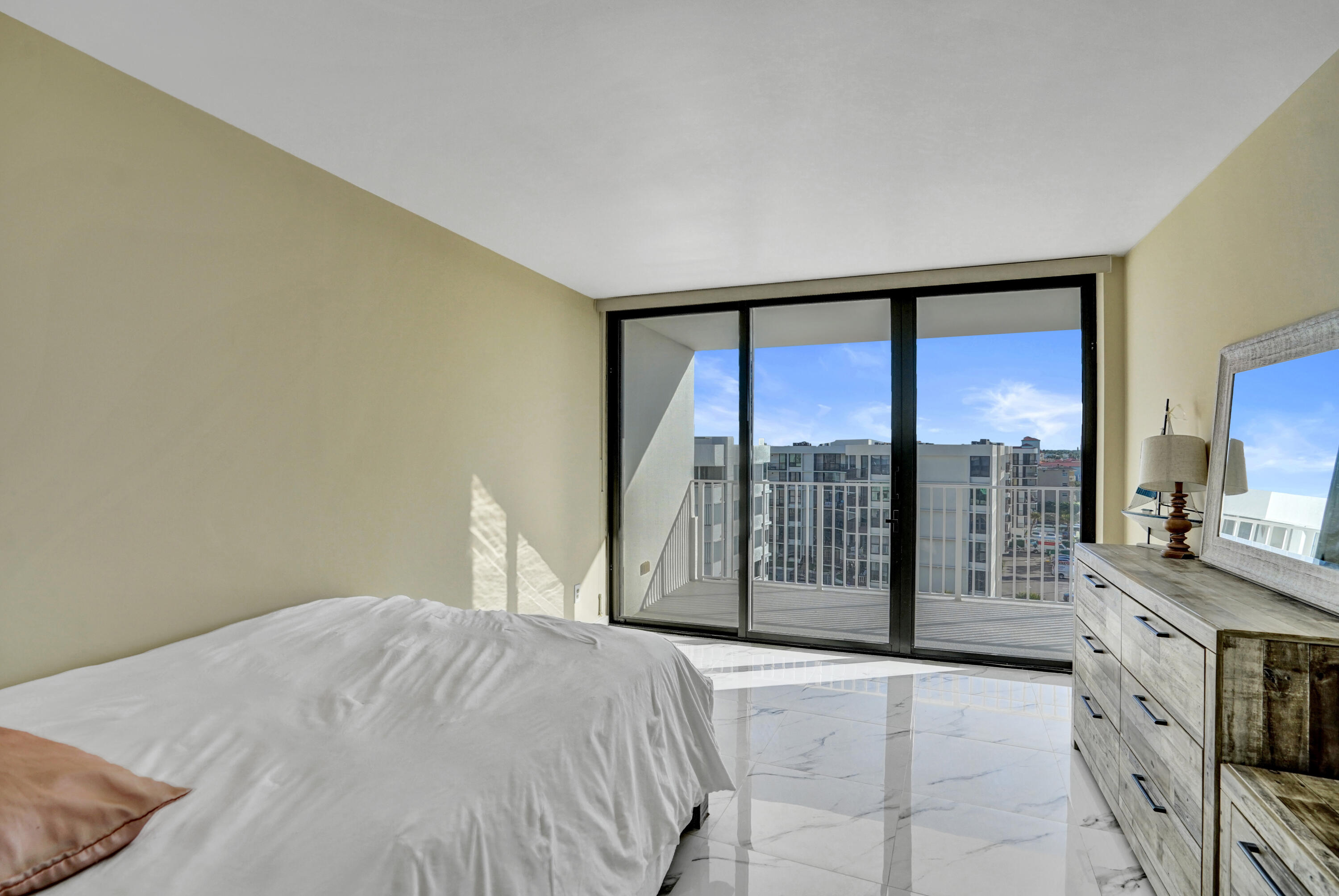 MAYFAIR HOUSE CONDO - Residential