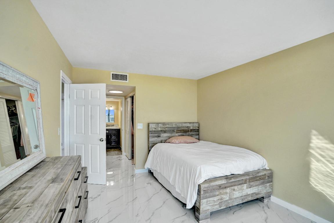 MAYFAIR HOUSE CONDO - Residential