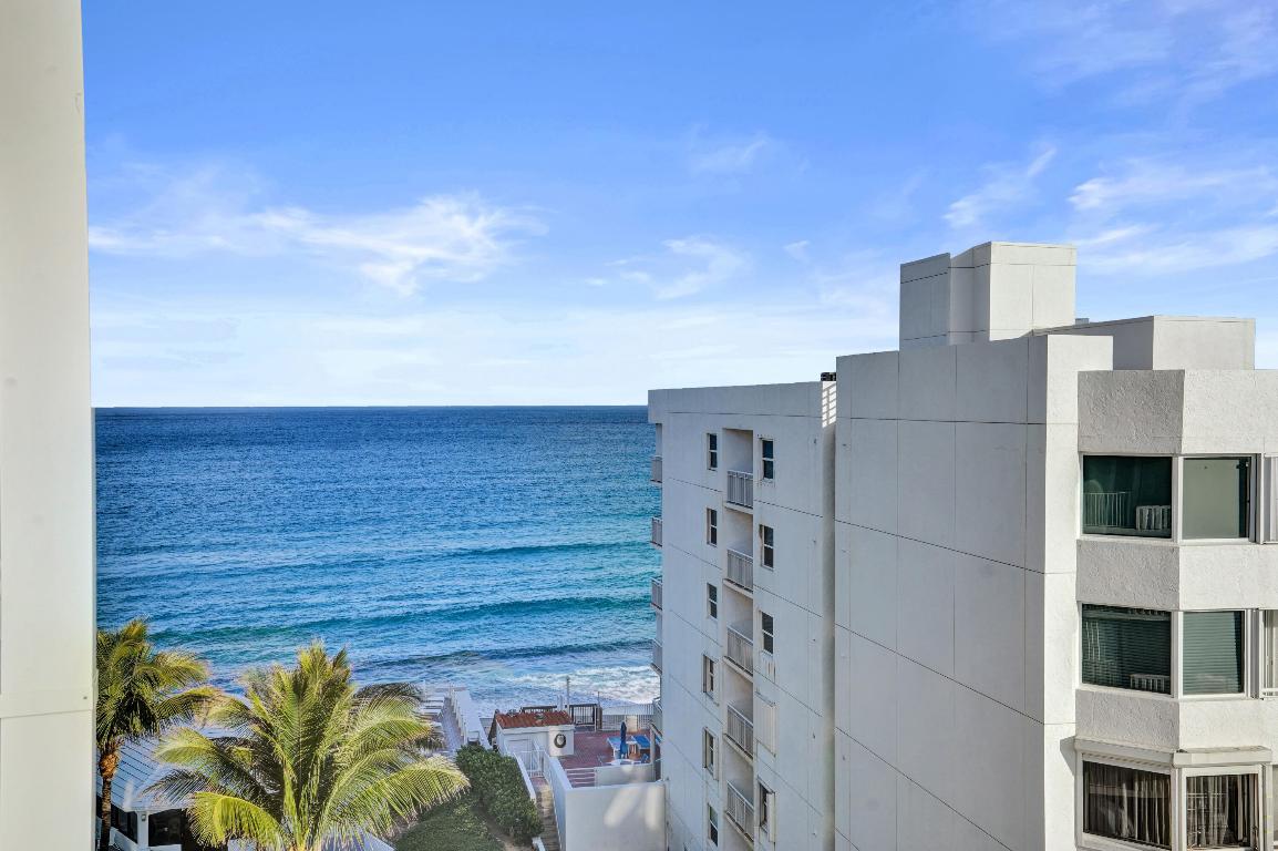 MAYFAIR HOUSE CONDO - Residential