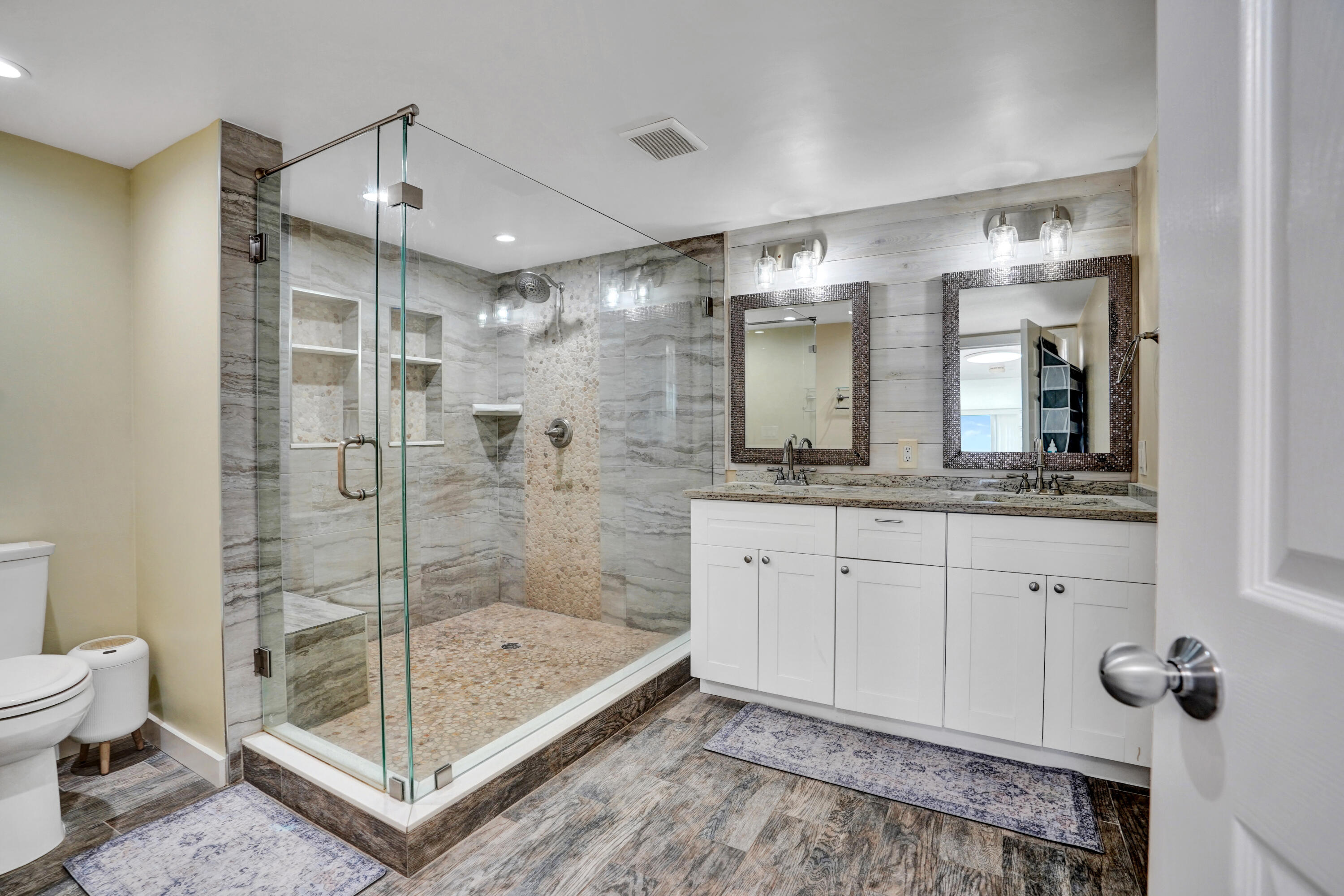 MAYFAIR HOUSE CONDO - Residential