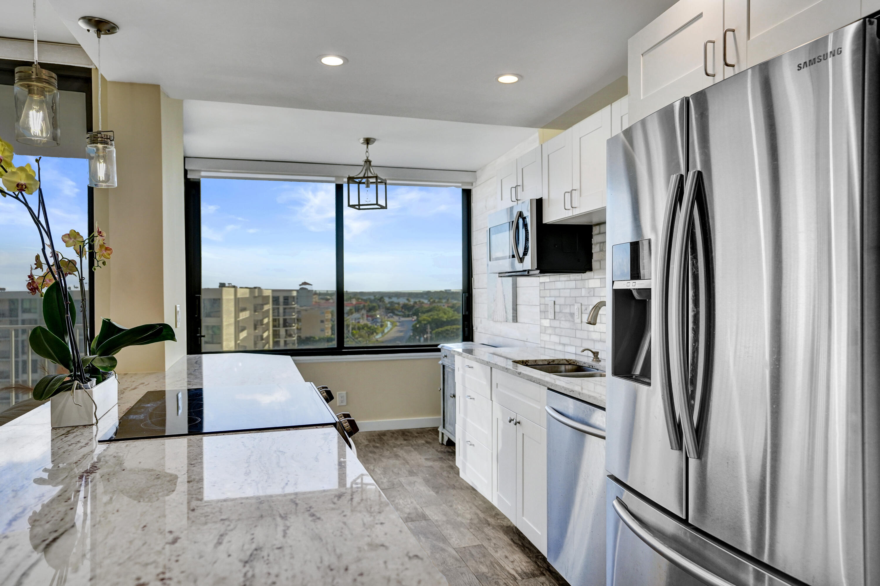 MAYFAIR HOUSE CONDO - Residential