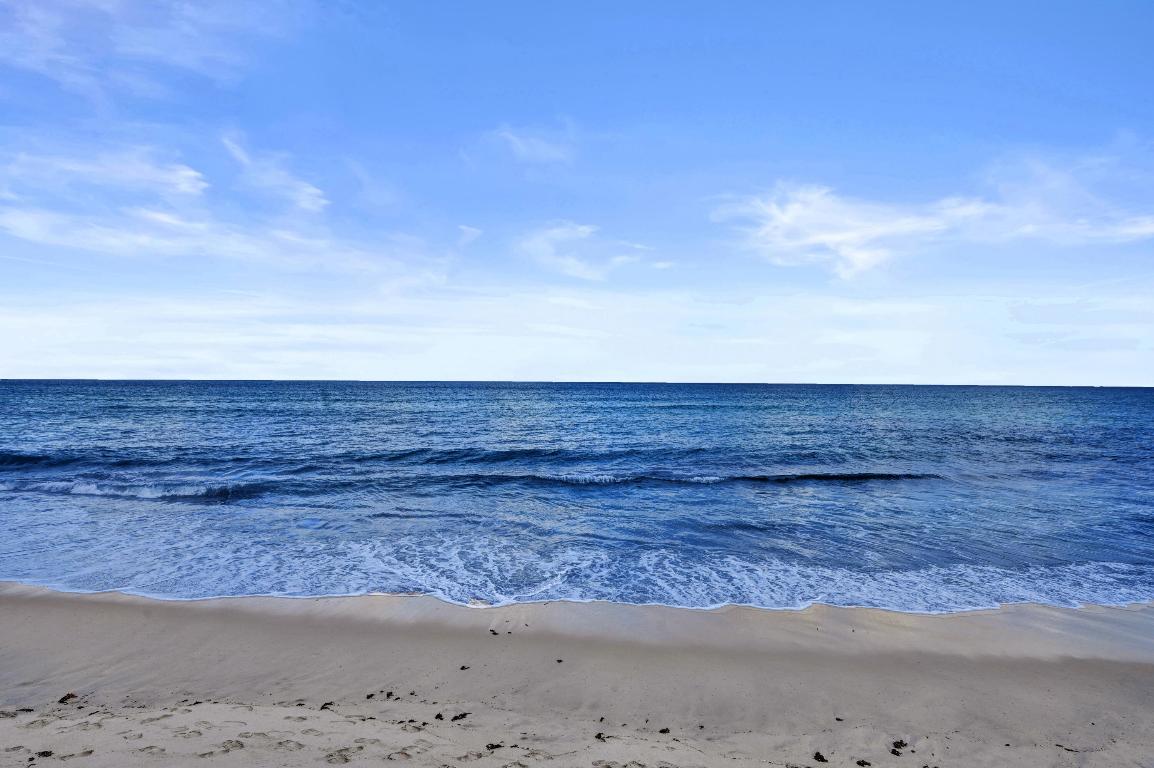 MAYFAIR HOUSE CONDO - Residential