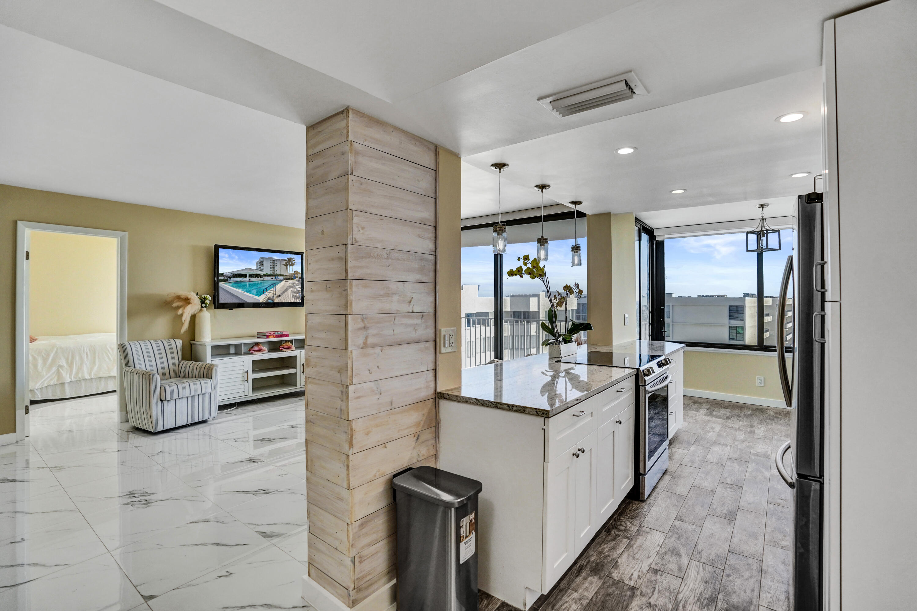 MAYFAIR HOUSE CONDO - Residential