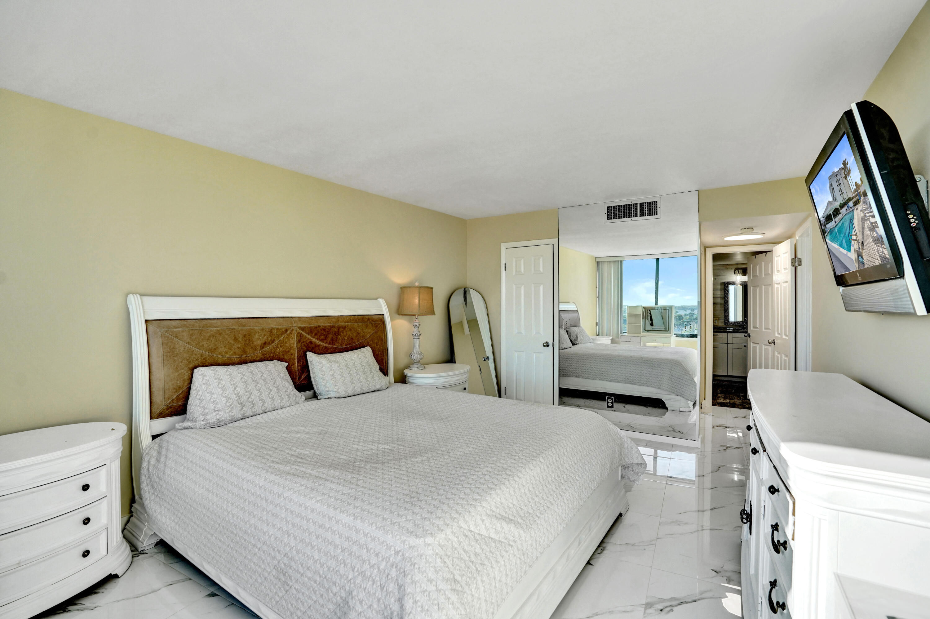 MAYFAIR HOUSE CONDO - Residential