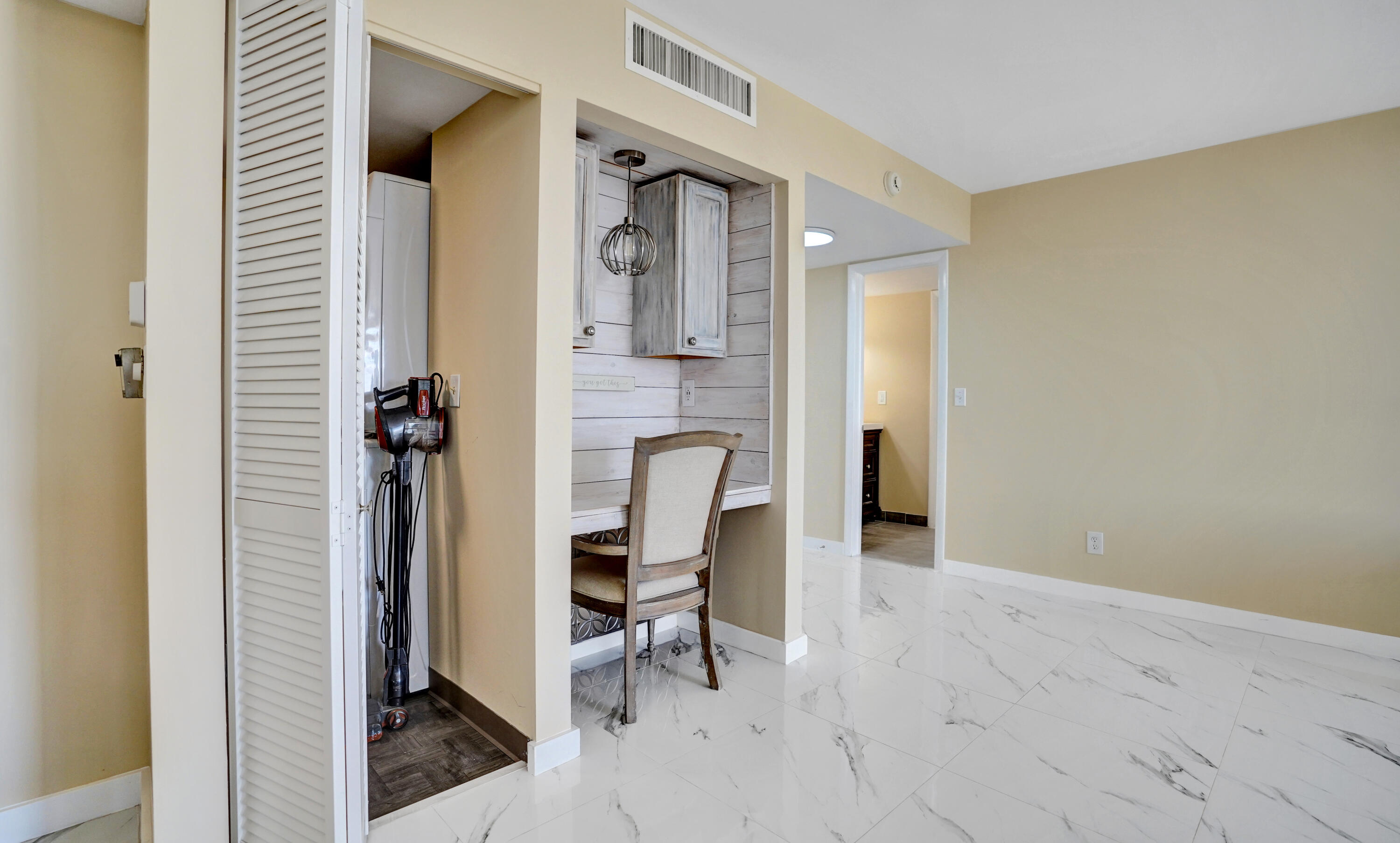 MAYFAIR HOUSE CONDO - Residential