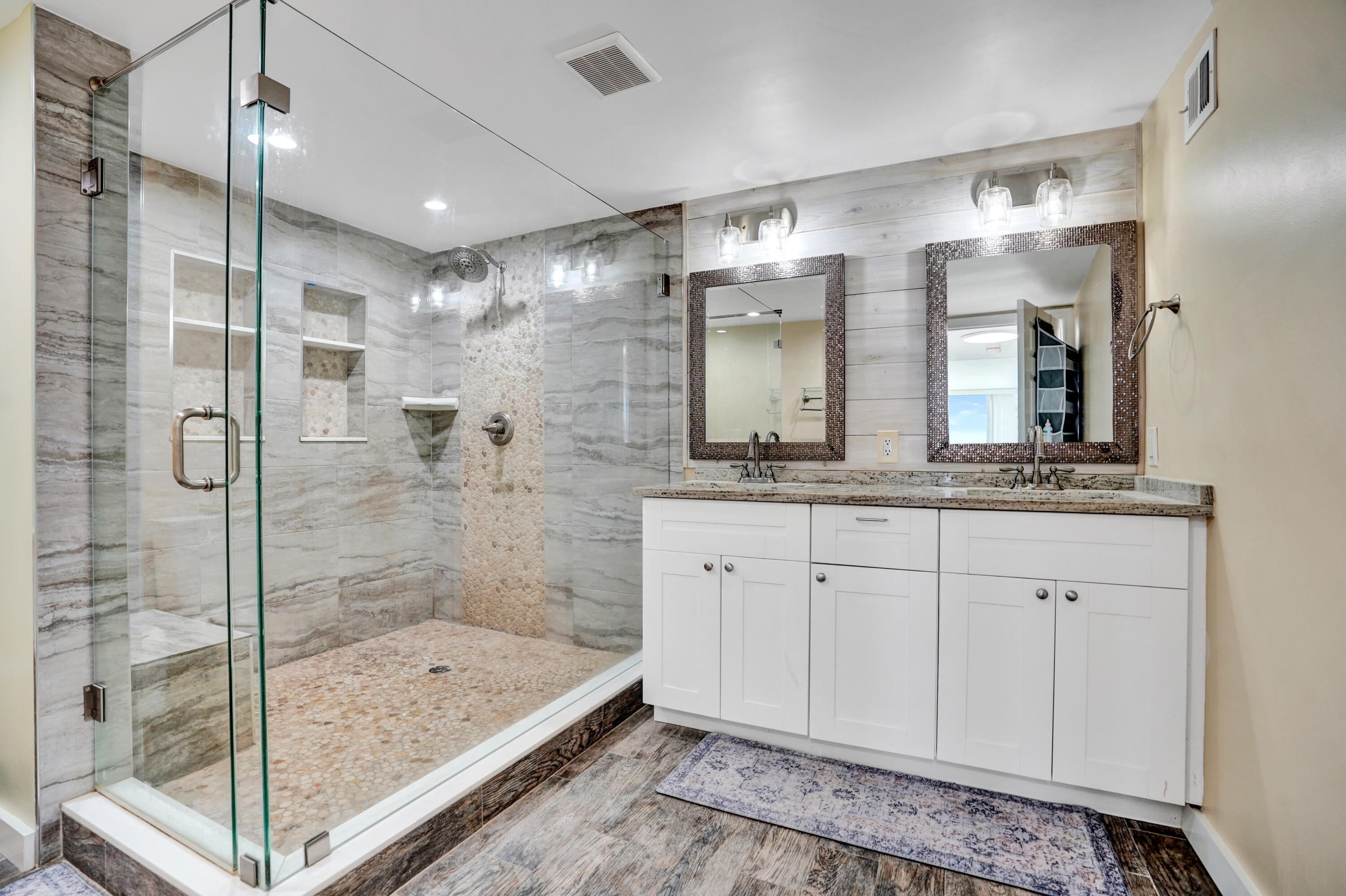 MAYFAIR HOUSE CONDO - Residential