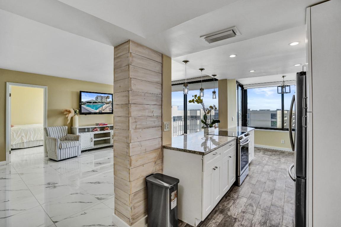 MAYFAIR HOUSE CONDO - Residential