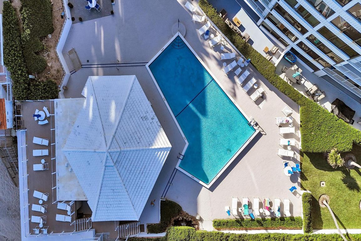 MAYFAIR HOUSE CONDO - Residential